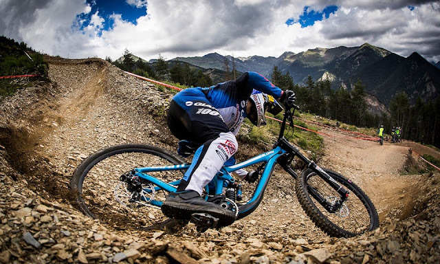 Giant Unveils All-New DH and Trail Riding Footwear