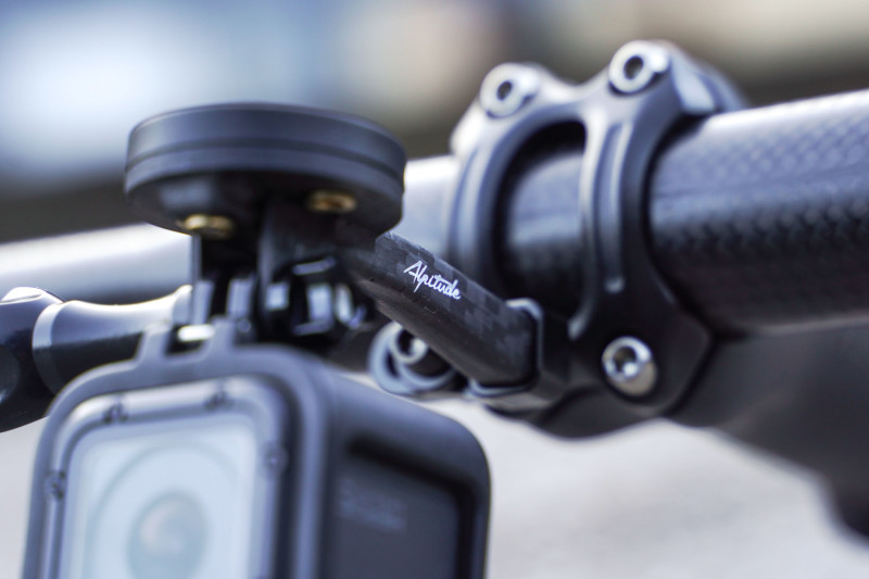 Clean your Cockpit with the Alpitude Stelvio V2 Carbon, the Minimal Mount