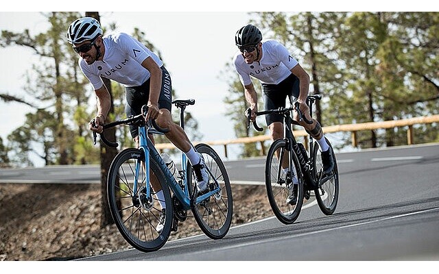 AURUM Relies on Components and Wheels from Lightweight