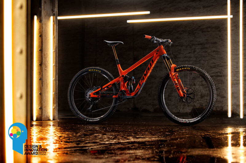 Pivot Cycles Received the Design and Innovation Award for the Firebird