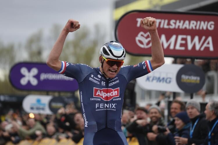 Van der Poel Sprints for Third Year in a Row and Takes Second Win