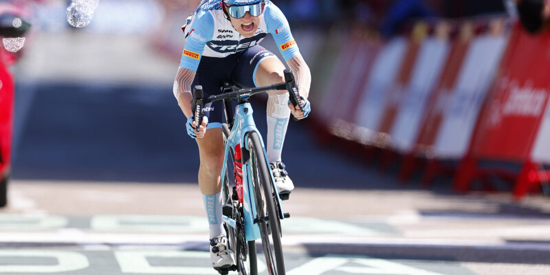 Gaia Realini Chases the Rainbow and Wins at La Vuelta Femenina