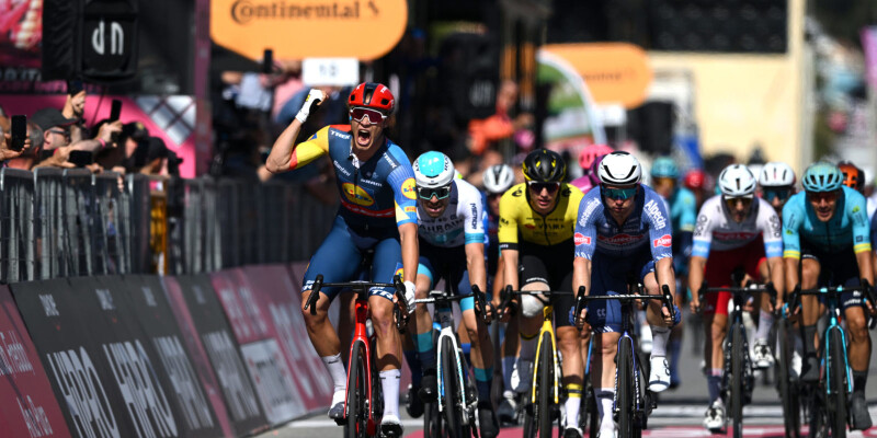 A Lidl-Trek show of force set up Jonny to take his first win of this Giro and take the Maglia Ciclamino