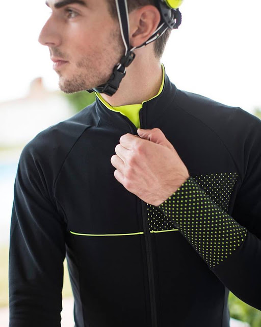 The New Vega 2.0 AcquaZero Thermal Jersey from Santini
